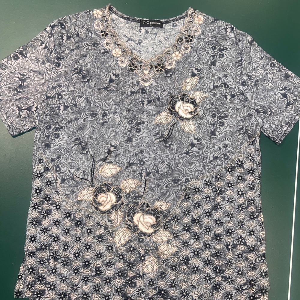 T-C Fashion Womens XL Floral Swirl Embellished V-Neck Short Sleeve Top Gray Pink